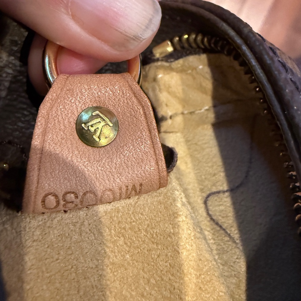 Louis Vuitton Looping MM Monogram Zippered Tote Bag w/ Hand Painted Luggage Tag - Picture 13 of 13
